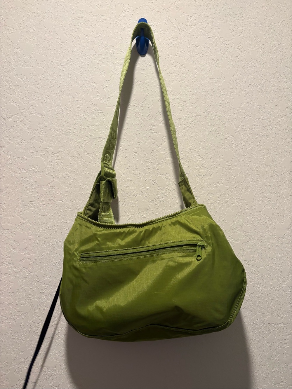 Baggu Medium Crescent in Green Juice - Picture 8 of 8